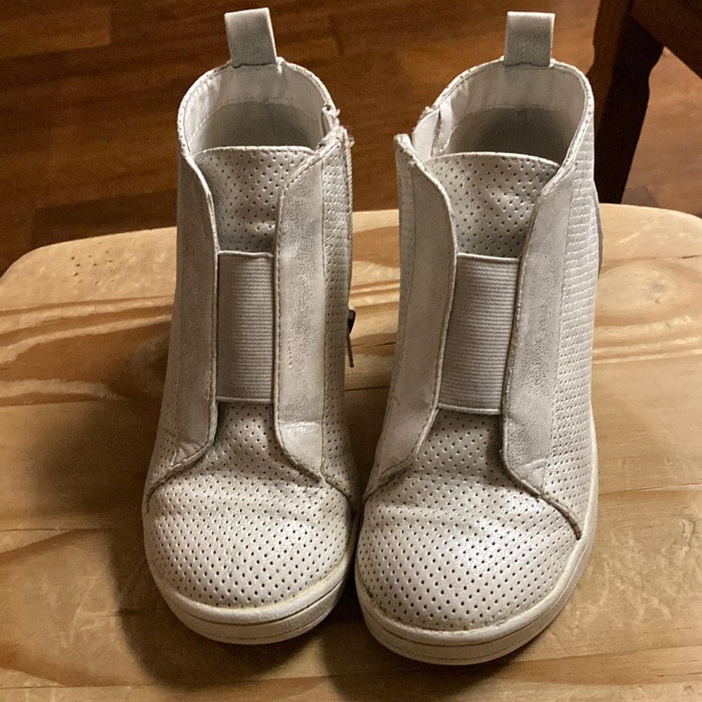 Girls Wedge Shoe